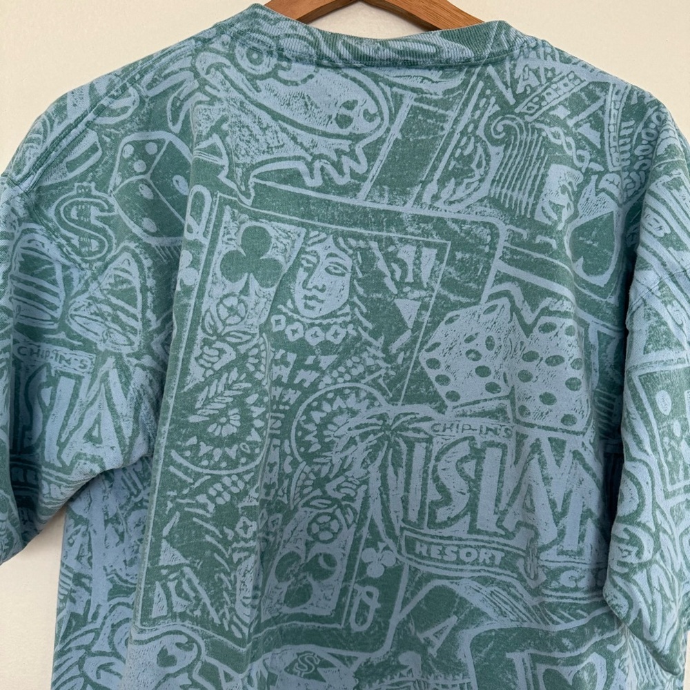Vintage Chip In Island Resort Casino T-Shirt Gambling Poker Cards Slots AOP Tee - Picture 9 of 13